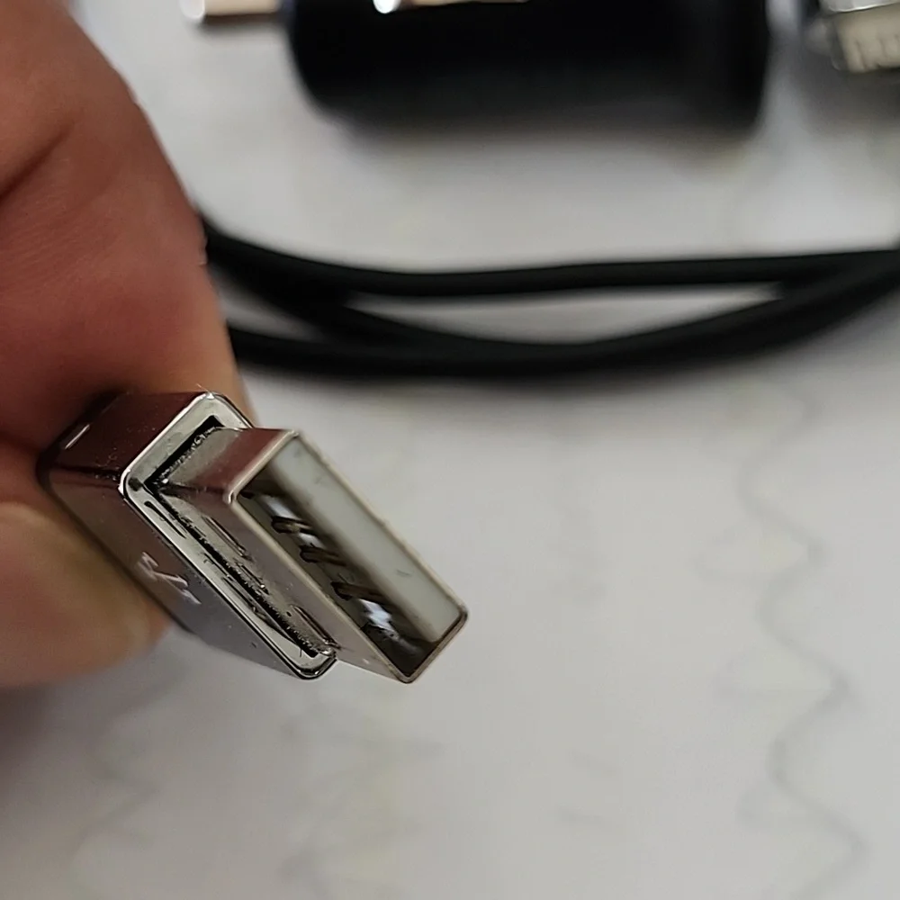 First Generation iPhone Charger - Picture 5 of 7